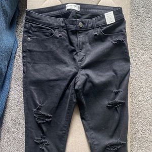 Abercrombie & Fitch mid-rise super skinny ankle black jeans. Size 29/8xs